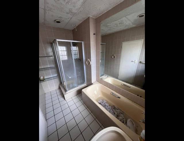 8 BEDROOM HOUSE FOR SALE IN WYCHWOOD